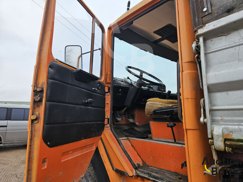 Magirus M 160 D 15 - Billenőplatós teherautó: 5 kép. Magirus M 160 D 15 - Billenőplatós teherautó: 5 kép.