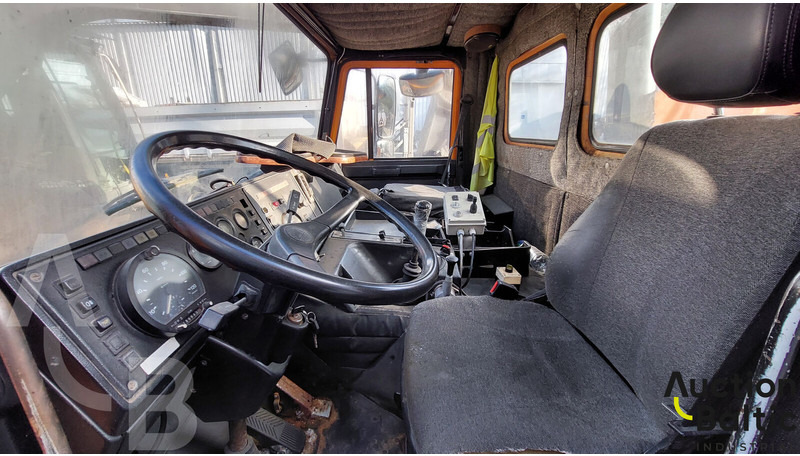 Maz 533731 - Tartályos teherautó: 5 kép. Maz 533731 - Tartályos teherautó: 5 kép.