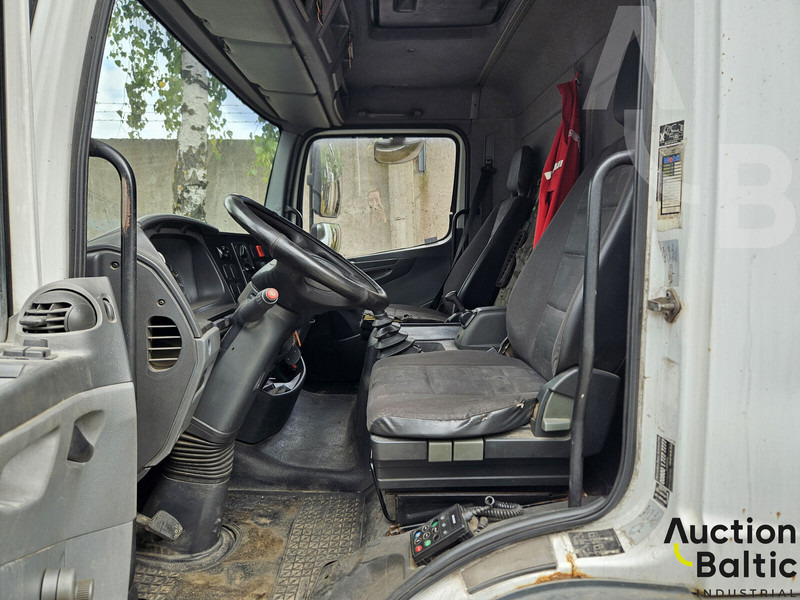 Mercedes-Benz 1018 - Hűtős teherautó: 5 kép. Mercedes-Benz 1018 - Hűtős teherautó: 5 kép.