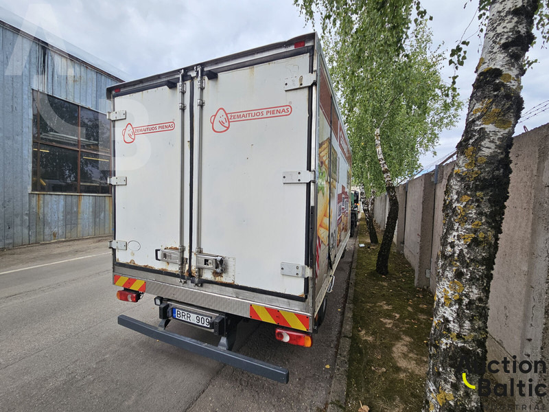 Mercedes-Benz 1018 - Hűtős teherautó: 4 kép. Mercedes-Benz 1018 - Hűtős teherautó: 4 kép.