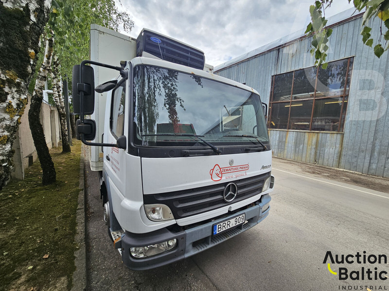 Mercedes-Benz 1018 - Hűtős teherautó: 2 kép. Mercedes-Benz 1018 - Hűtős teherautó: 2 kép.