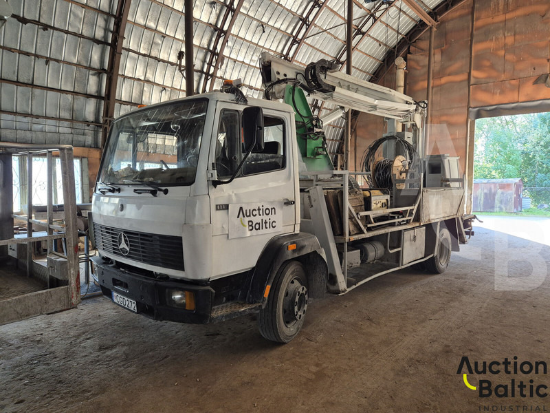 Mercedes-Benz 1114 - Emelőkosaras teherautó: 1 kép. Mercedes-Benz 1114 - Emelőkosaras teherautó: 1 kép.