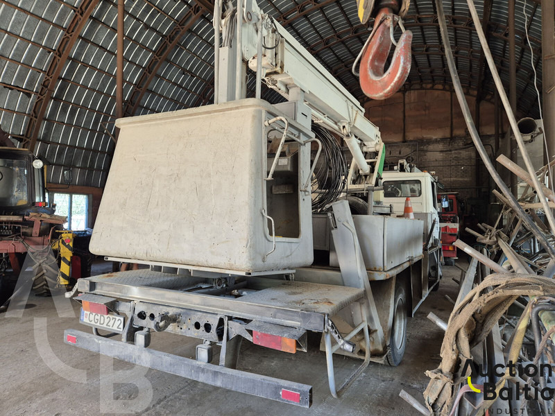 Mercedes-Benz 1114 - Emelőkosaras teherautó: 4 kép. Mercedes-Benz 1114 - Emelőkosaras teherautó: 4 kép.