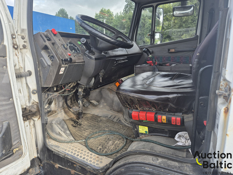 Mercedes-Benz 1117 - Platós teherautó: 5 kép. Mercedes-Benz 1117 - Platós teherautó: 5 kép.