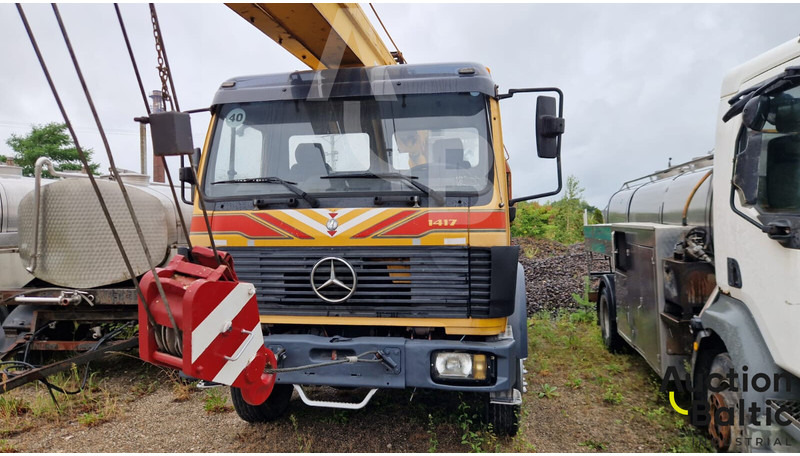 Mercedes-Benz 1417 - Terepjáró autódaru: 2 kép. Mercedes-Benz 1417 - Terepjáró autódaru: 2 kép.