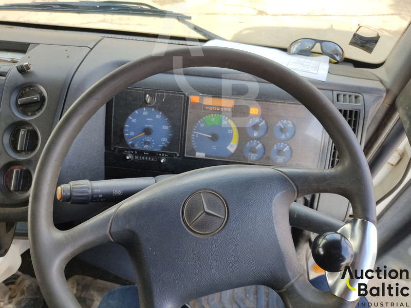 Utcaseprő gép Mercedes-Benz 1517: 8 kép.