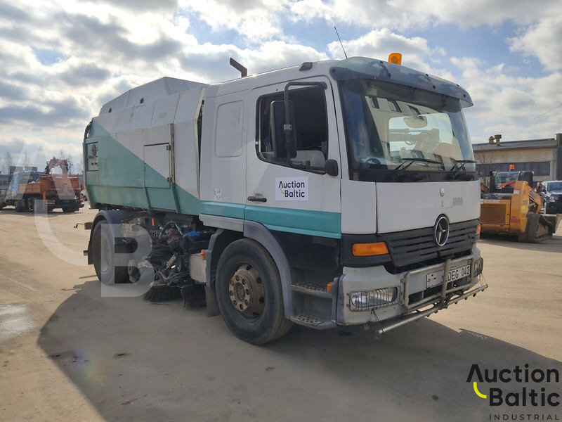 Mercedes-Benz 1517 - Utcaseprő gép: 2 kép. Mercedes-Benz 1517 - Utcaseprő gép: 2 kép.