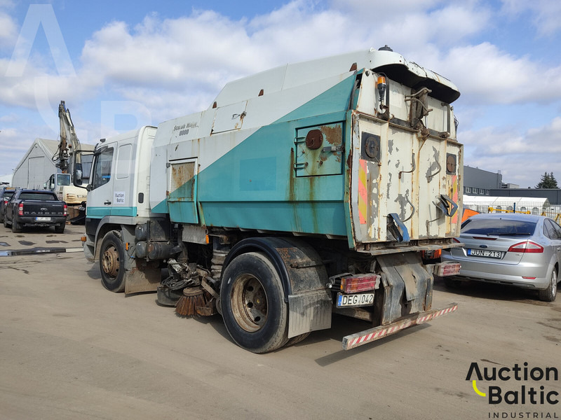 Mercedes-Benz 1517 - Utcaseprő gép: 4 kép. Mercedes-Benz 1517 - Utcaseprő gép: 4 kép.