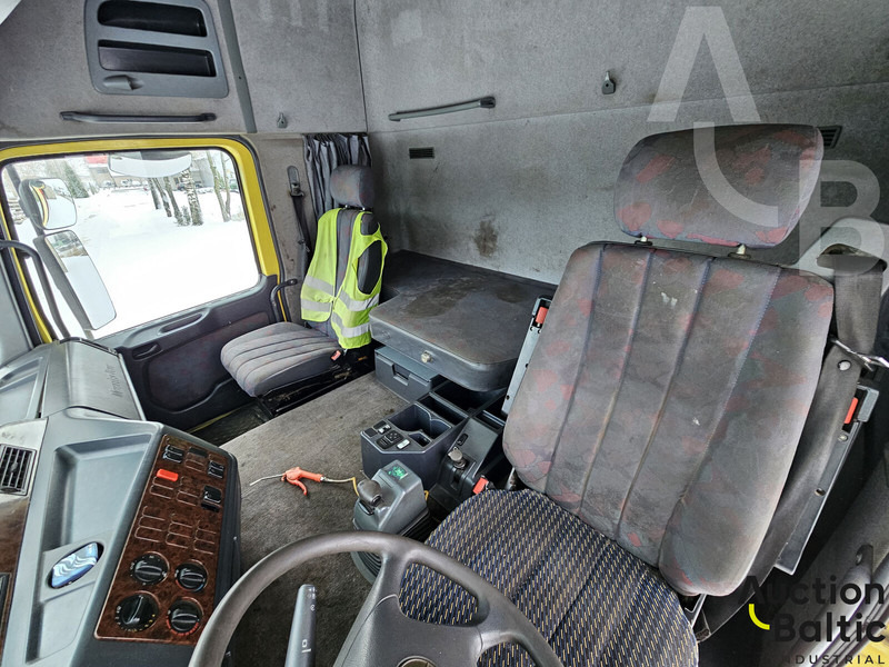 Mercedes-Benz 1831 - Billenőplatós teherautó: 5 kép. Mercedes-Benz 1831 - Billenőplatós teherautó: 5 kép.