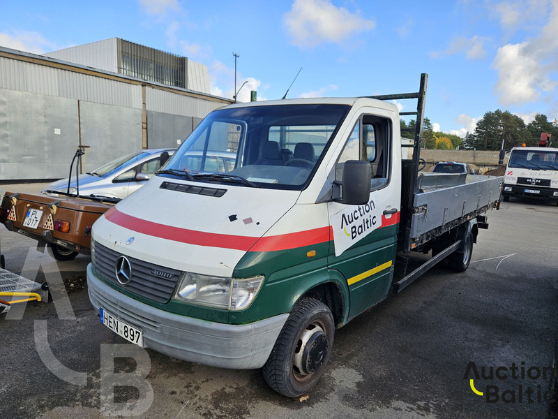 Mercedes-Benz 408 - Platós kisteherautó: 1 kép. Mercedes-Benz 408 - Platós kisteherautó: 1 kép.