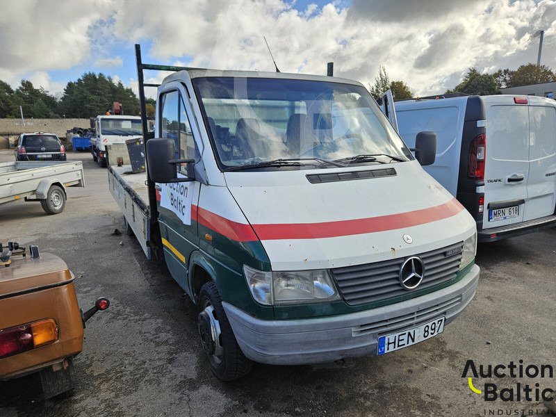 Mercedes-Benz 408 - Platós kisteherautó: 2 kép. Mercedes-Benz 408 - Platós kisteherautó: 2 kép.