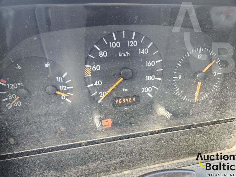 Mercedes-Benz 408 - Platós kisteherautó: 5 kép. Mercedes-Benz 408 - Platós kisteherautó: 5 kép.