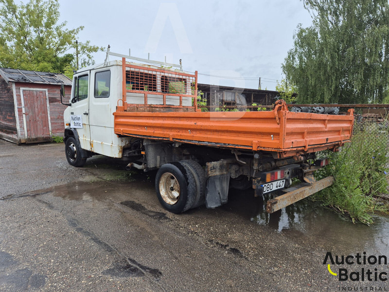 Mercedes-Benz 811 D - Platós teherautó: 3 kép. Mercedes-Benz 811 D - Platós teherautó: 3 kép.