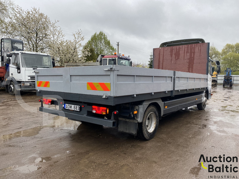 Mercedes-Benz 815 - Platós teherautó: 4 kép. Mercedes-Benz 815 - Platós teherautó: 4 kép.