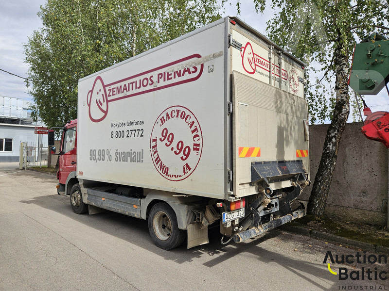 Mercedes-Benz 815 - Hűtős teherautó: 3 kép. Mercedes-Benz 815 - Hűtős teherautó: 3 kép.