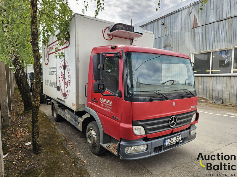 Mercedes-Benz 815 - Hűtős teherautó: 2 kép. Mercedes-Benz 815 - Hűtős teherautó: 2 kép.