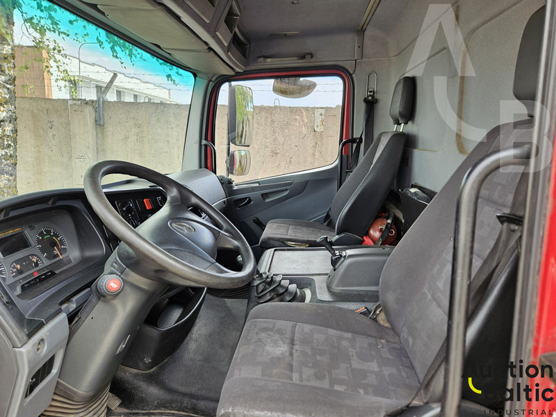 Mercedes-Benz 815 - Hűtős teherautó: 5 kép. Mercedes-Benz 815 - Hűtős teherautó: 5 kép.