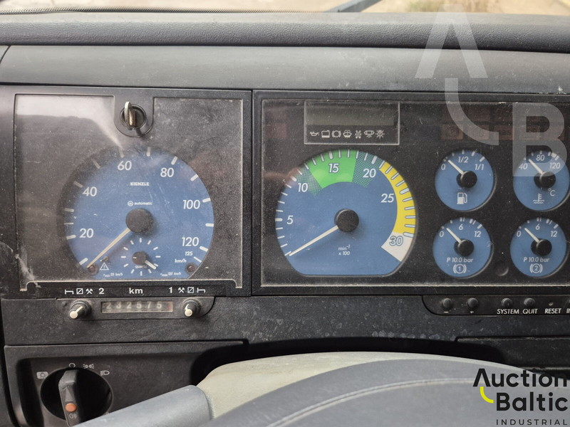 Mercedes-Benz 817 L - Ponyvás teherautó: 5 kép. Mercedes-Benz 817 L - Ponyvás teherautó: 5 kép.