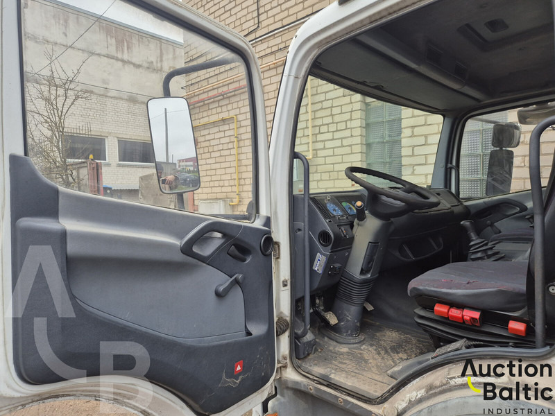 Mercedes-Benz 817 L - Ponyvás teherautó: 4 kép. Mercedes-Benz 817 L - Ponyvás teherautó: 4 kép.