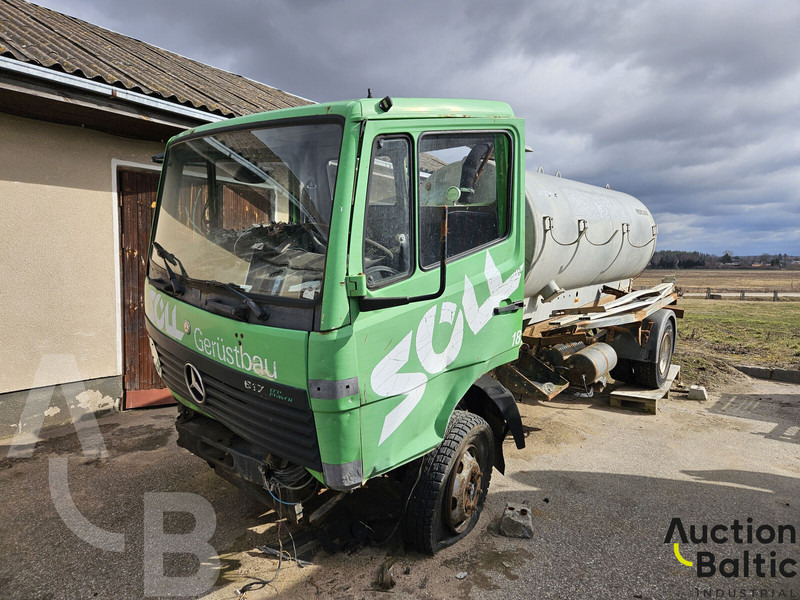 Mercedes-Benz 917 - Szippantós autó: 2 kép. Mercedes-Benz 917 - Szippantós autó: 2 kép.