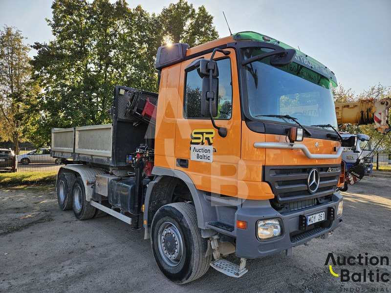 Mercedes-Benz Actros 1844 - Billenőplatós teherautó, Darus autó: 1 kép. Mercedes-Benz Actros 1844 - Billenőplatós teherautó, Darus autó: 1 kép.