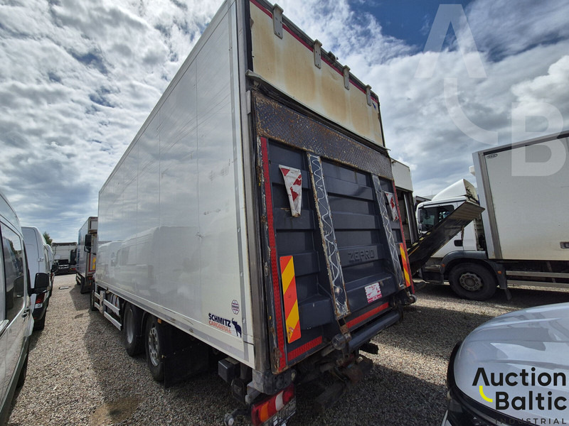 Mercedes-Benz Actros 2551 - Dobozos felépítményű teherautó: 4 kép. Mercedes-Benz Actros 2551 - Dobozos felépítményű teherautó: 4 kép.