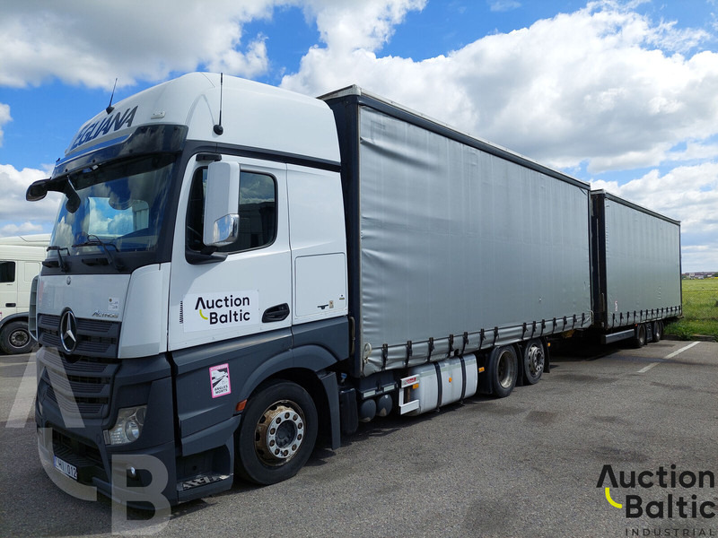Mercedes-Benz Actros - Ponyvás teherautó: 2 kép. Mercedes-Benz Actros - Ponyvás teherautó: 2 kép.