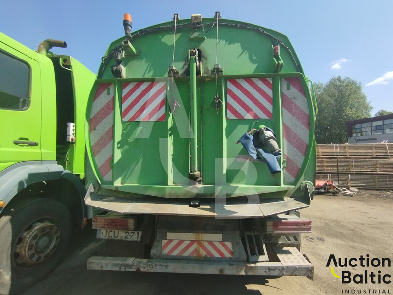Mercedes-Benz Atego 1318 - Utcaseprő gép: 5 kép. Mercedes-Benz Atego 1318 - Utcaseprő gép: 5 kép.