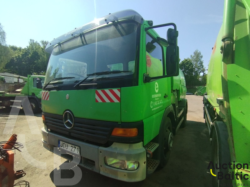 Mercedes-Benz Atego 1318 - Utcaseprő gép: 2 kép. Mercedes-Benz Atego 1318 - Utcaseprő gép: 2 kép.