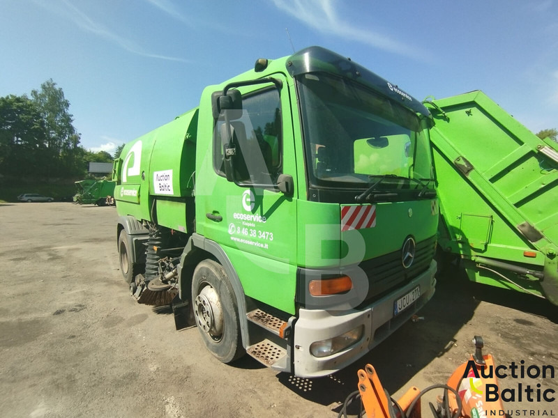 Mercedes-Benz Atego 1318 - Utcaseprő gép: 1 kép. Mercedes-Benz Atego 1318 - Utcaseprő gép: 1 kép.