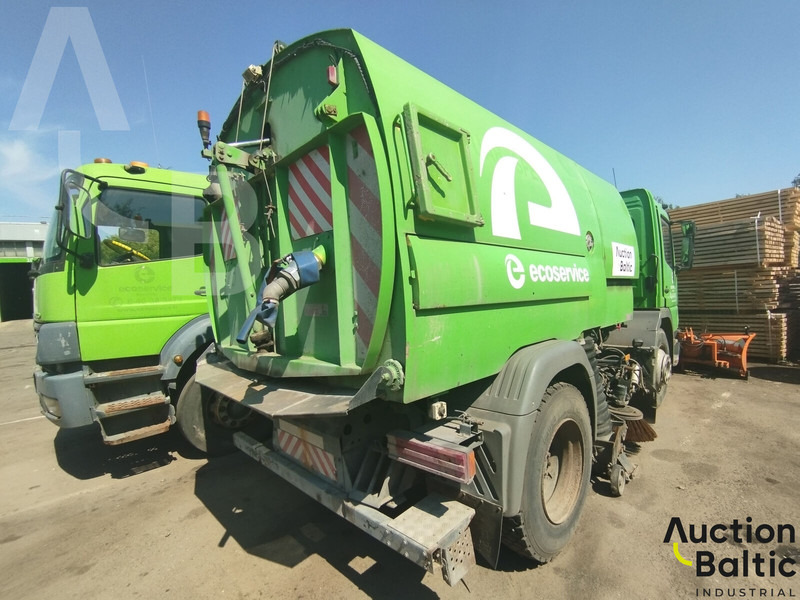 Mercedes-Benz Atego 1318 - Utcaseprő gép: 3 kép. Mercedes-Benz Atego 1318 - Utcaseprő gép: 3 kép.