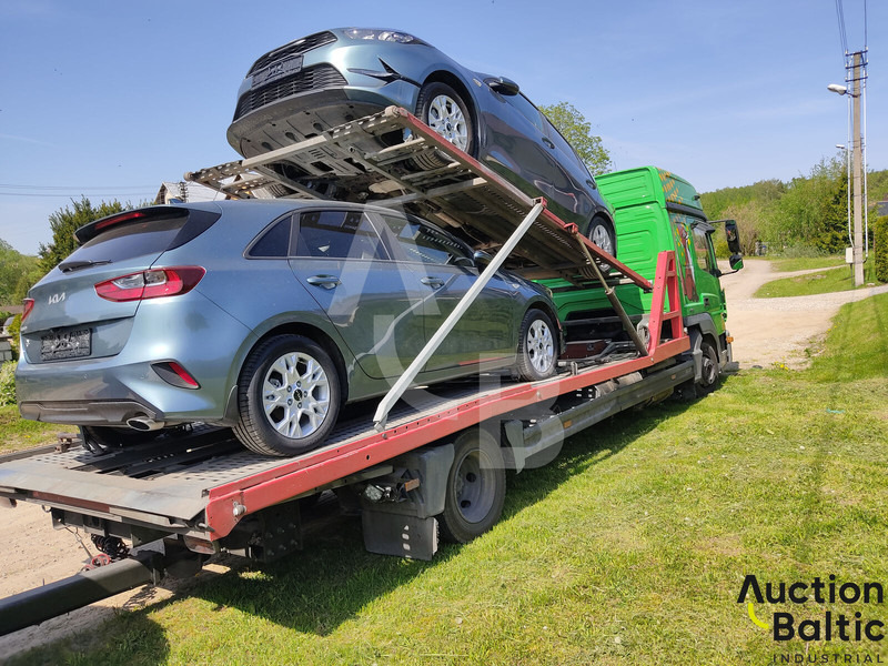 Mercedes-Benz Atego 822 L - Autószállító teherautó: 5 kép. Mercedes-Benz Atego 822 L - Autószállító teherautó: 5 kép.