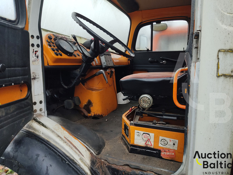 Mercedes-Benz Lako 911 - Emelőkosaras teherautó: 5 kép. Mercedes-Benz Lako 911 - Emelőkosaras teherautó: 5 kép.