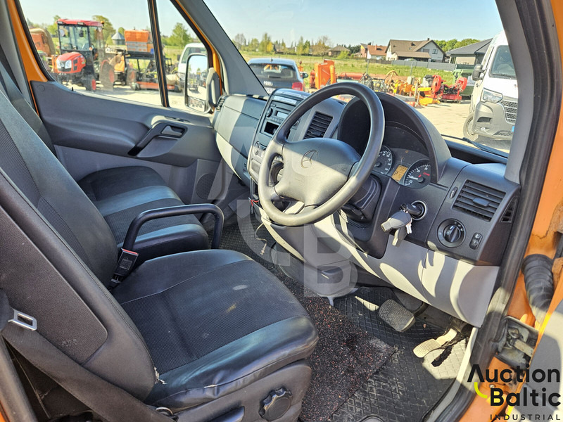 Mercedes-Benz Sprinter - Szemetesautó: 5 kép. Mercedes-Benz Sprinter - Szemetesautó: 5 kép.