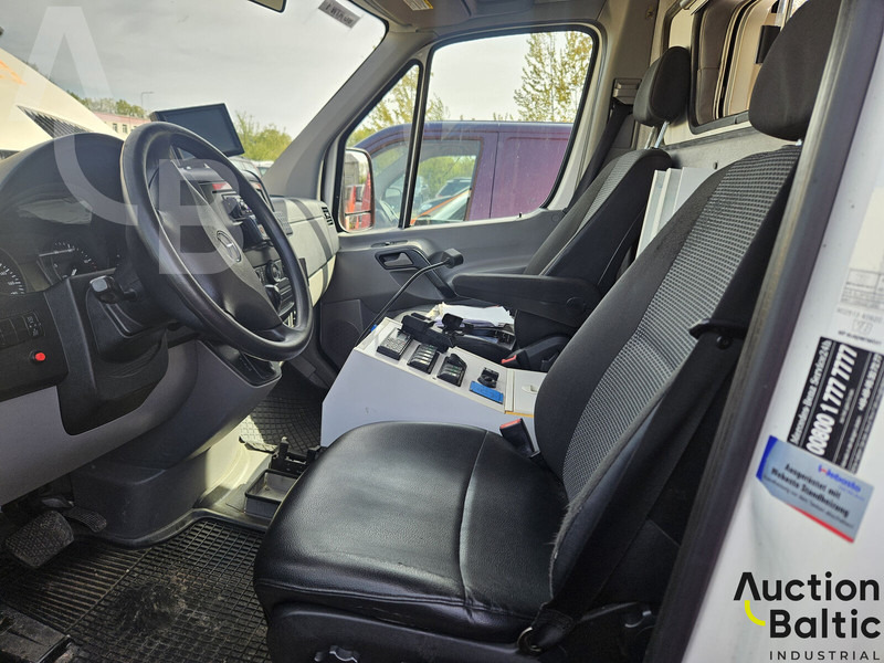 Mercedes-Benz Sprinter - Mentőautó: 5 kép. Mercedes-Benz Sprinter - Mentőautó: 5 kép.