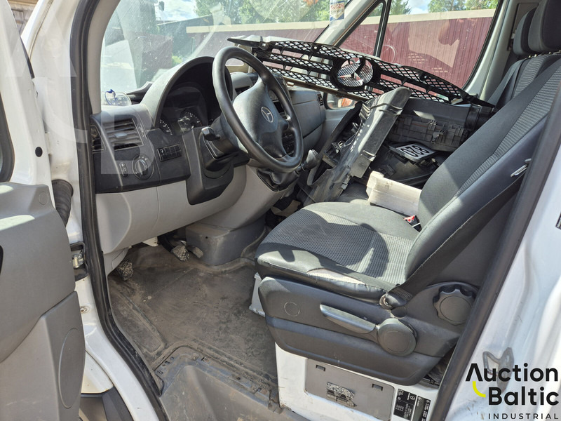 Mercedes-Benz Sprinter - Dobozos kisteherautó: 5 kép. Mercedes-Benz Sprinter - Dobozos kisteherautó: 5 kép.