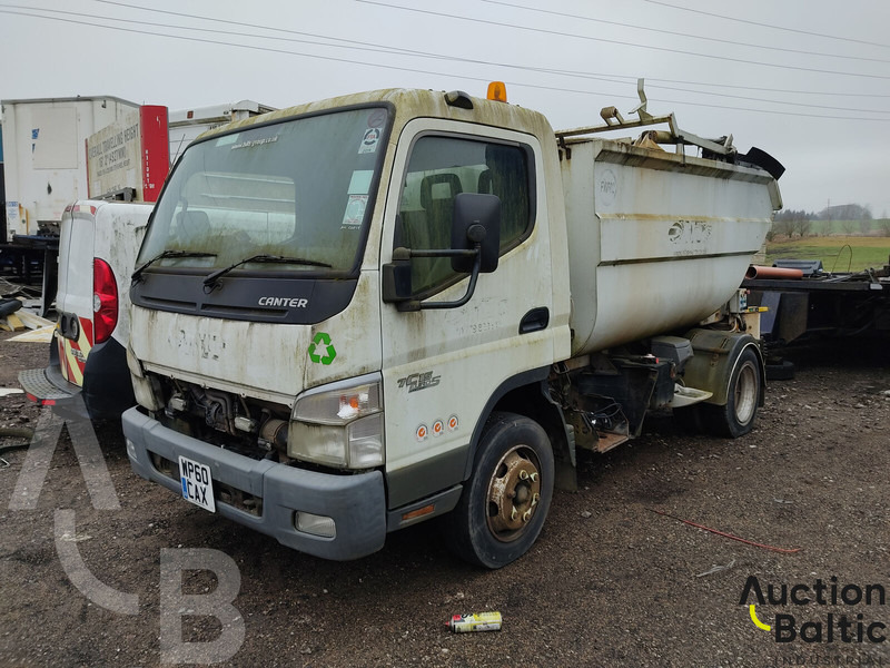 Mitsubishi Fuso - Szemetesautó: 2 kép. Mitsubishi Fuso - Szemetesautó: 2 kép.
