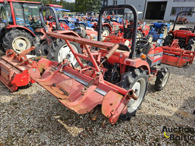 Mitsubishi MT200 - Traktor: 3 kép. Mitsubishi MT200 - Traktor: 3 kép.
