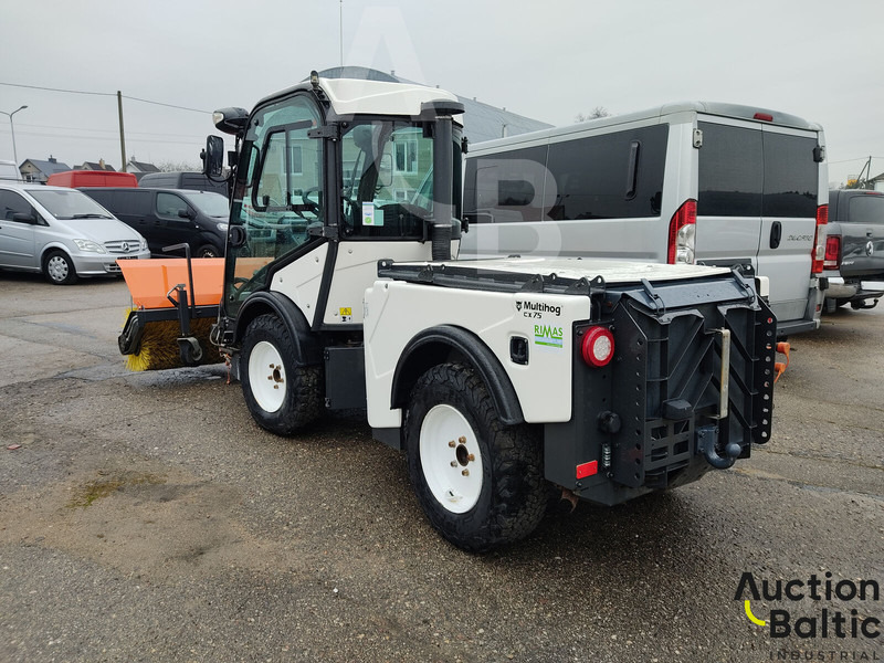 Multihog CX75 - Utcaseprő gép: 4 kép. Multihog CX75 - Utcaseprő gép: 4 kép.