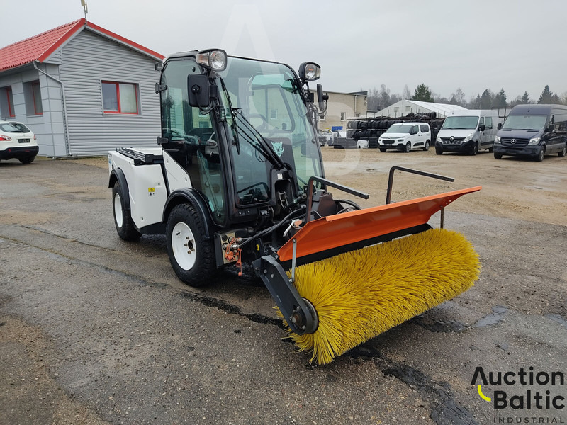 Multihog CX75 - Utcaseprő gép: 2 kép. Multihog CX75 - Utcaseprő gép: 2 kép.