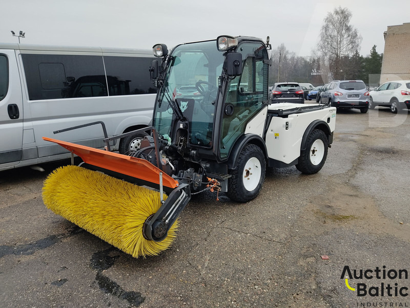Multihog CX75 - Utcaseprő gép: 1 kép. Multihog CX75 - Utcaseprő gép: 1 kép.