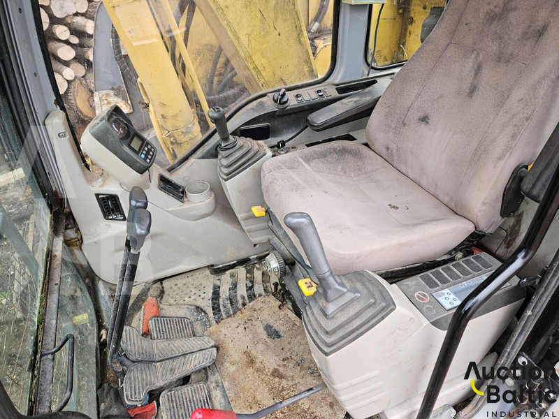 Lánctalpas kotró New Holland E 145: 7 kép.