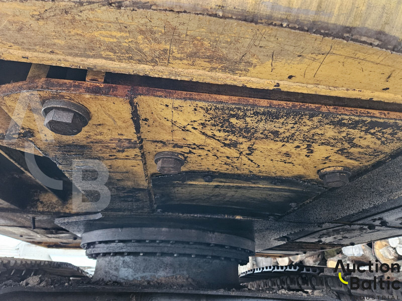 Lánctalpas kotró New Holland E 145: 16 kép.