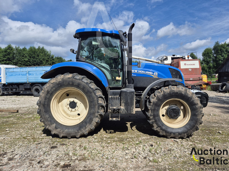 New Holland T 7.210 - Traktor: 3 kép. New Holland T 7.210 - Traktor: 3 kép.