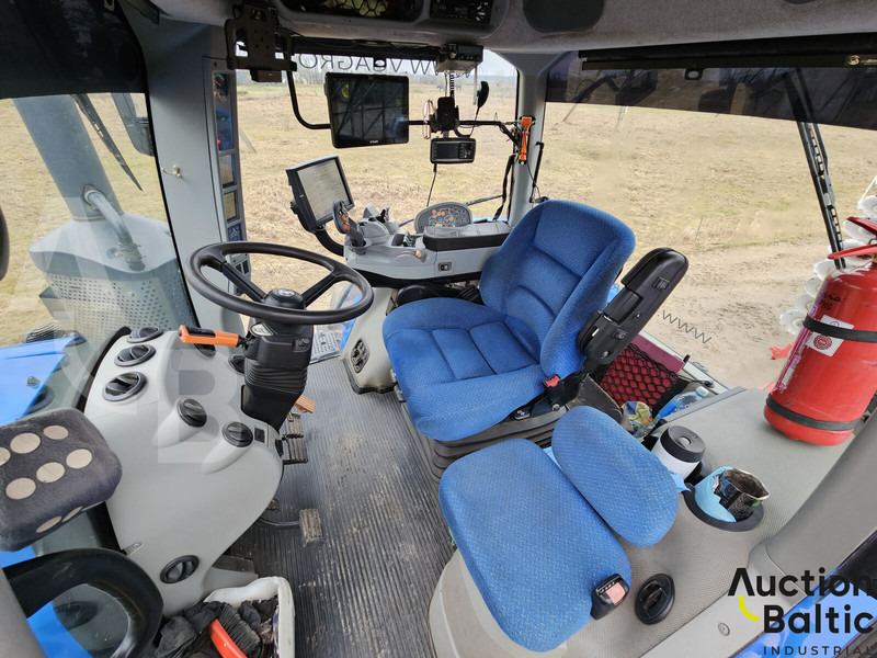 New Holland T 8.410 - Traktor: 4 kép. New Holland T 8.410 - Traktor: 4 kép.
