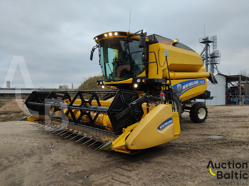 New Holland TC 5.90 - Kombájn: 1 kép. New Holland TC 5.90 - Kombájn: 1 kép.