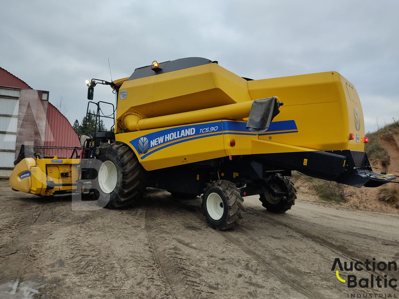New Holland TC 5.90 - Kombájn: 5 kép. New Holland TC 5.90 - Kombájn: 5 kép.