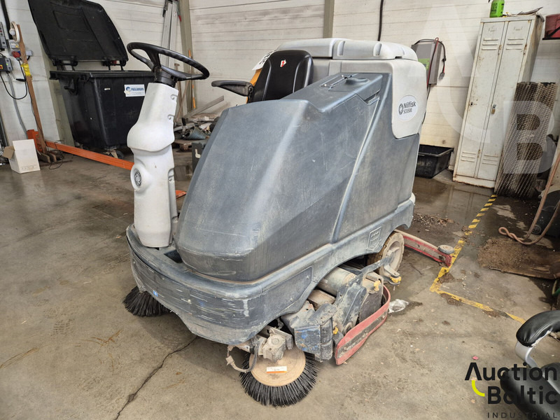Nilfisk SC6500 - Utcaseprő gép: 2 kép. Nilfisk SC6500 - Utcaseprő gép: 2 kép.