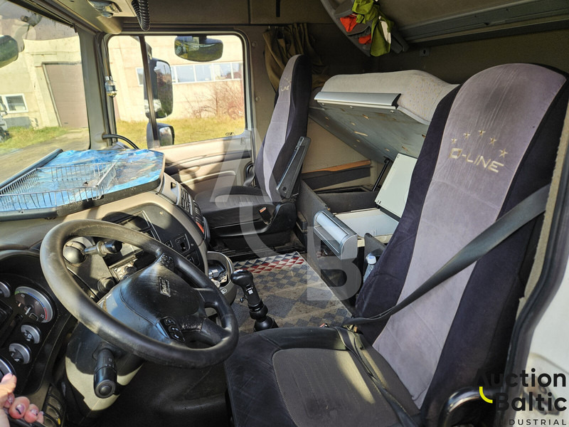 DAF FT XF105.460 - Nyergesvontató: 5 kép. DAF FT XF105.460 - Nyergesvontató: 5 kép.
