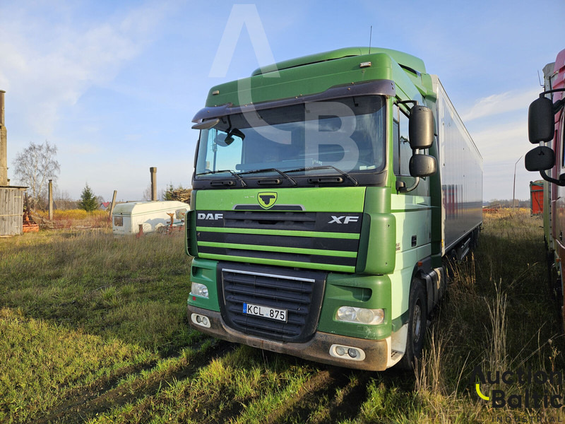 DAF FT XF105.460 - Nyergesvontató: 1 kép. DAF FT XF105.460 - Nyergesvontató: 1 kép.